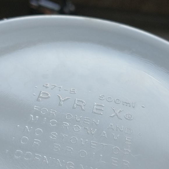 2 Vintage Pyrex Dishes Blue Pyrex Tan Pyrex - Picture 7 of 16